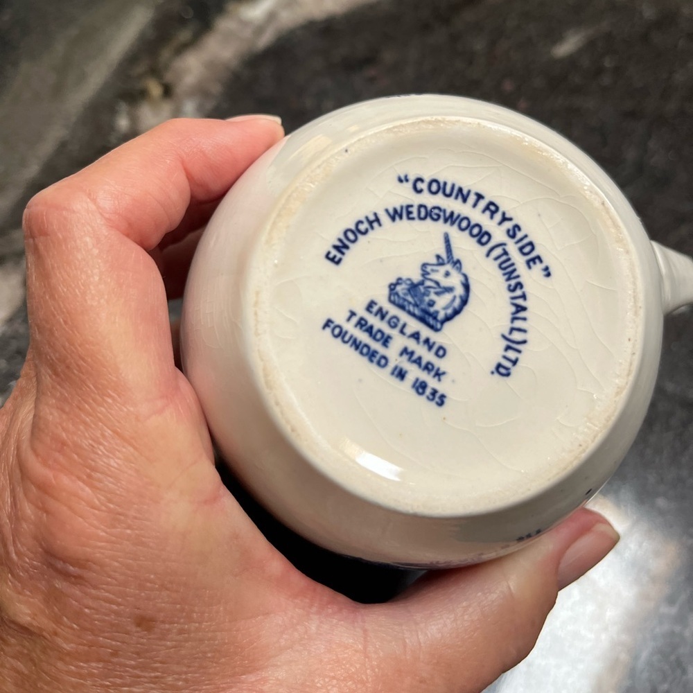 Wedgewood Countryside Antique Blue and White Porcelain Creamer - Picture 5 of 7